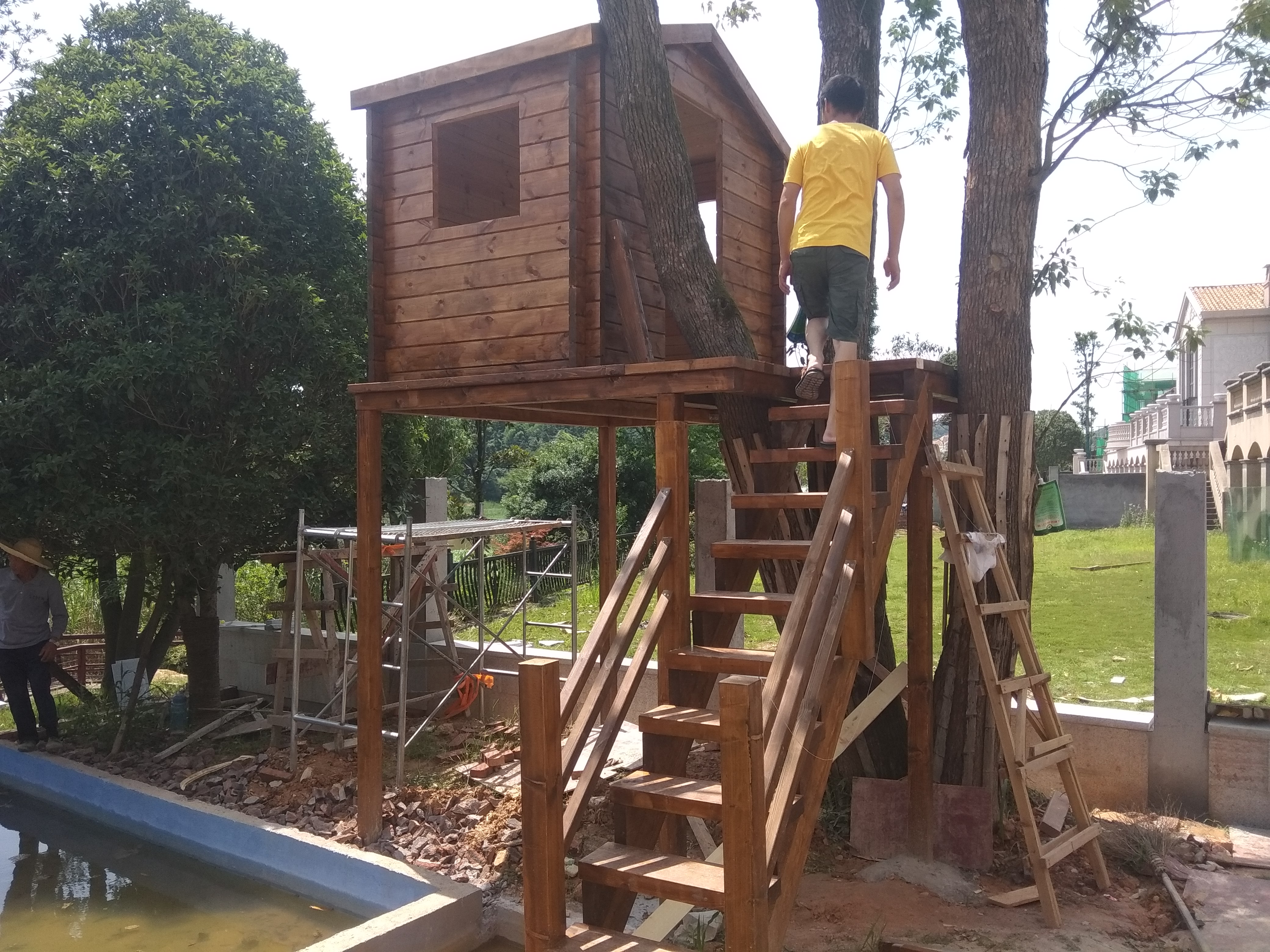 木结构房屋是年青人旅游渡假的首选